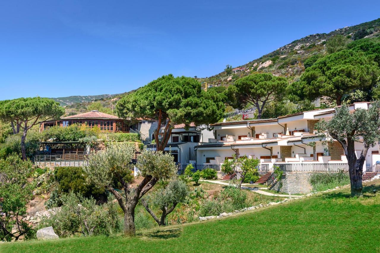 Hotel Baia Imperiale Spiaggia di Cavoli Экстерьер фото