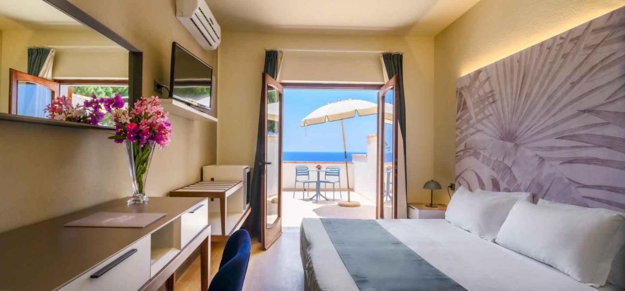 Hotel Baia Imperiale Spiaggia di Cavoli Экстерьер фото