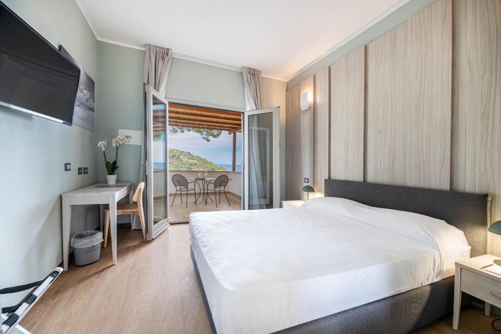 Hotel Baia Imperiale Spiaggia di Cavoli Экстерьер фото